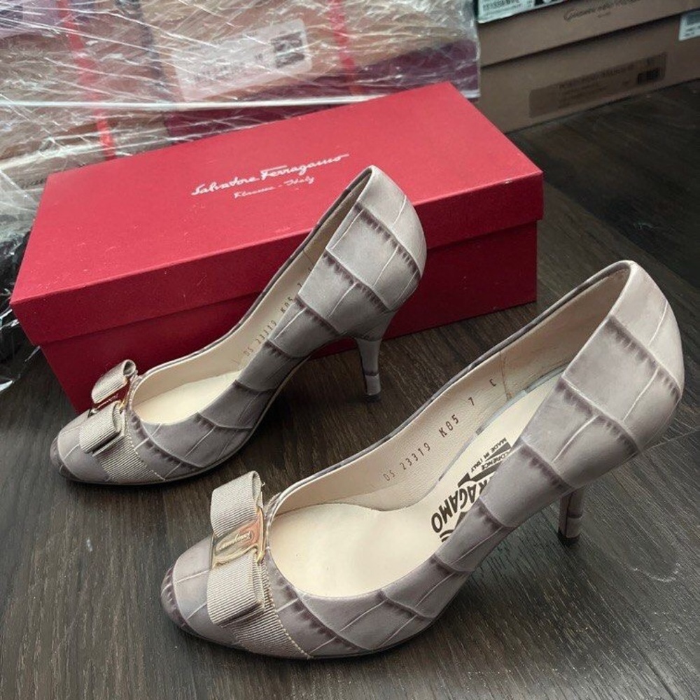 Ferragamo Women's Sophisticated Gray Heels - Picture 2 of 3